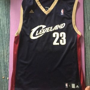 Throwback lebron James cavaliers jersey